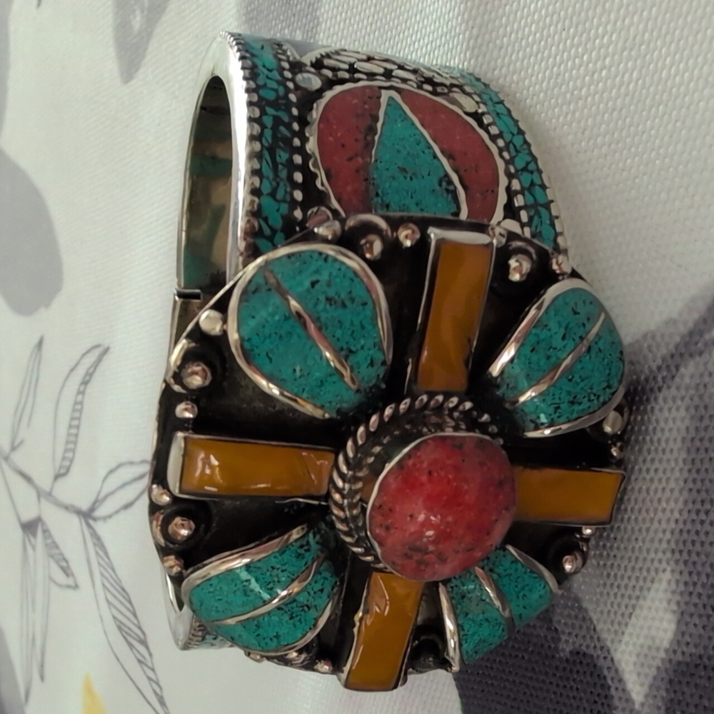 NWOT Tibetan Silver Amazingly Crafted Coral & Turquoise Bracelet